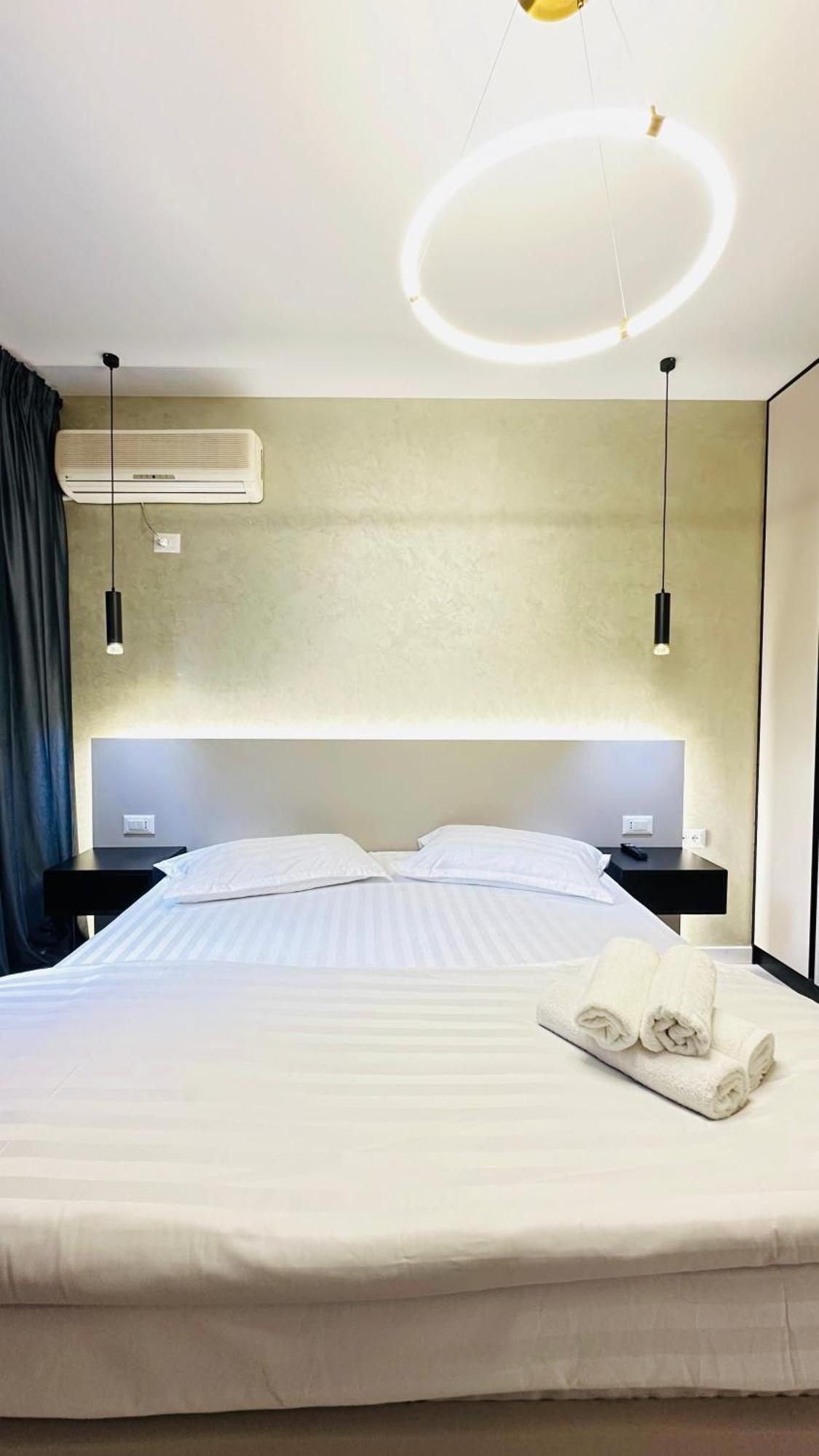Luxurious Central Stay - Self Check-In Tirana Zewnętrze zdjęcie