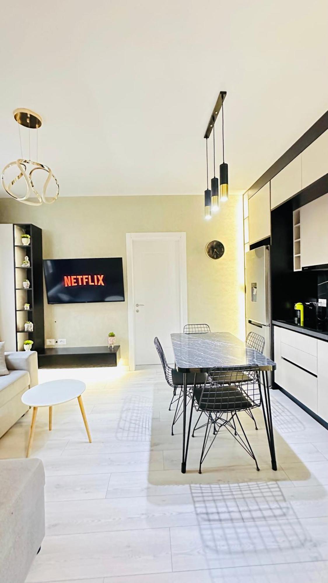 Luxurious Central Stay - Self Check-In Tirana Zewnętrze zdjęcie