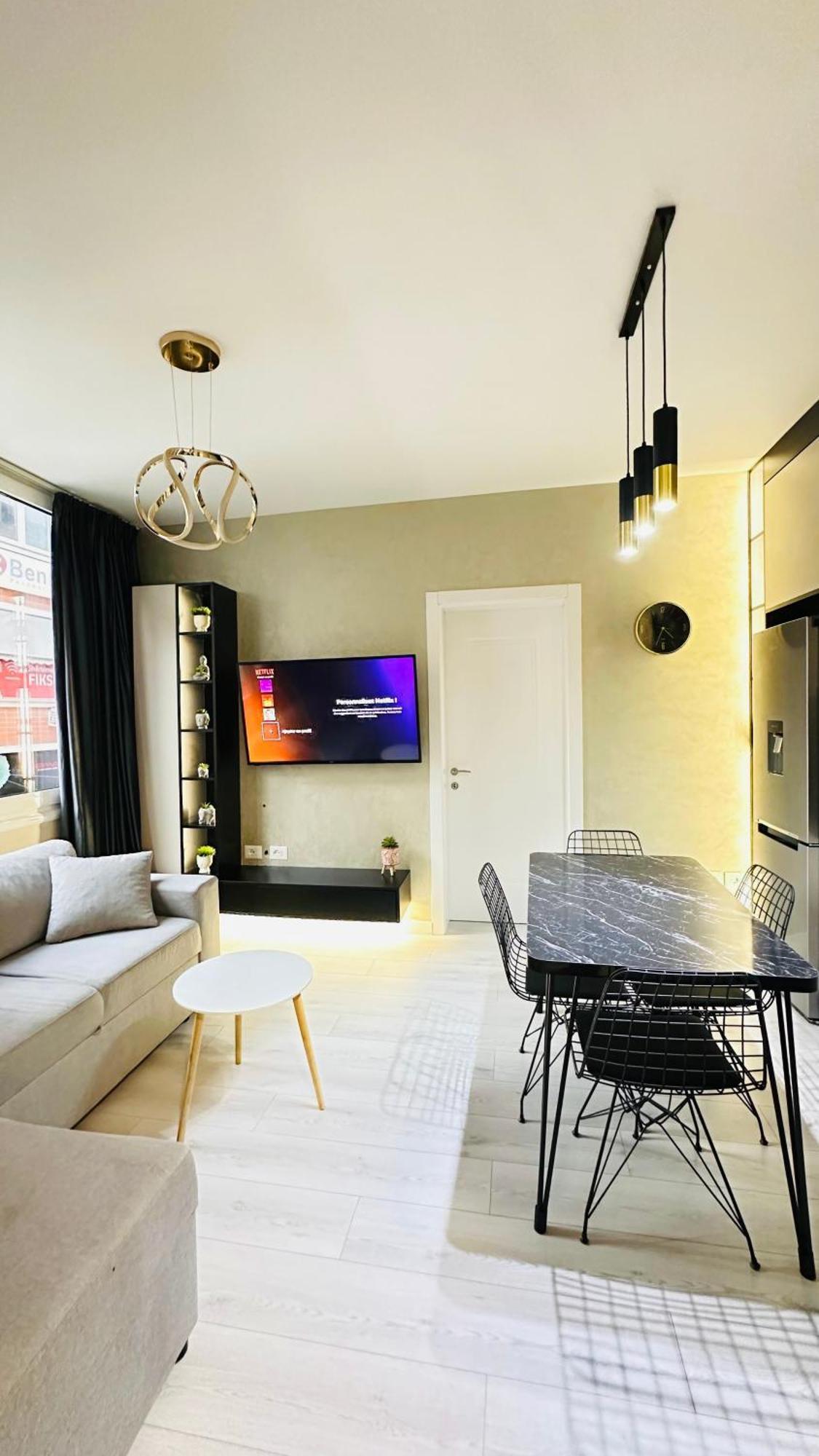 Luxurious Central Stay - Self Check-In Tirana Zewnętrze zdjęcie