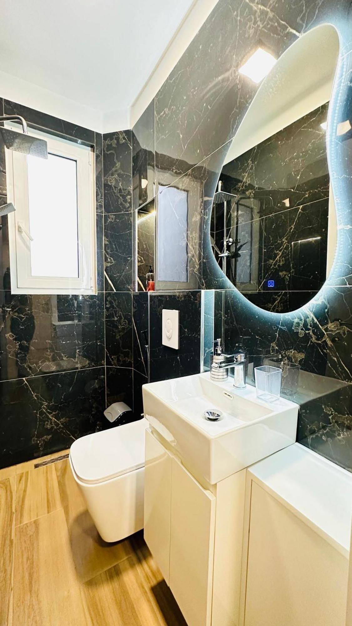 Luxurious Central Stay - Self Check-In Tirana Zewnętrze zdjęcie