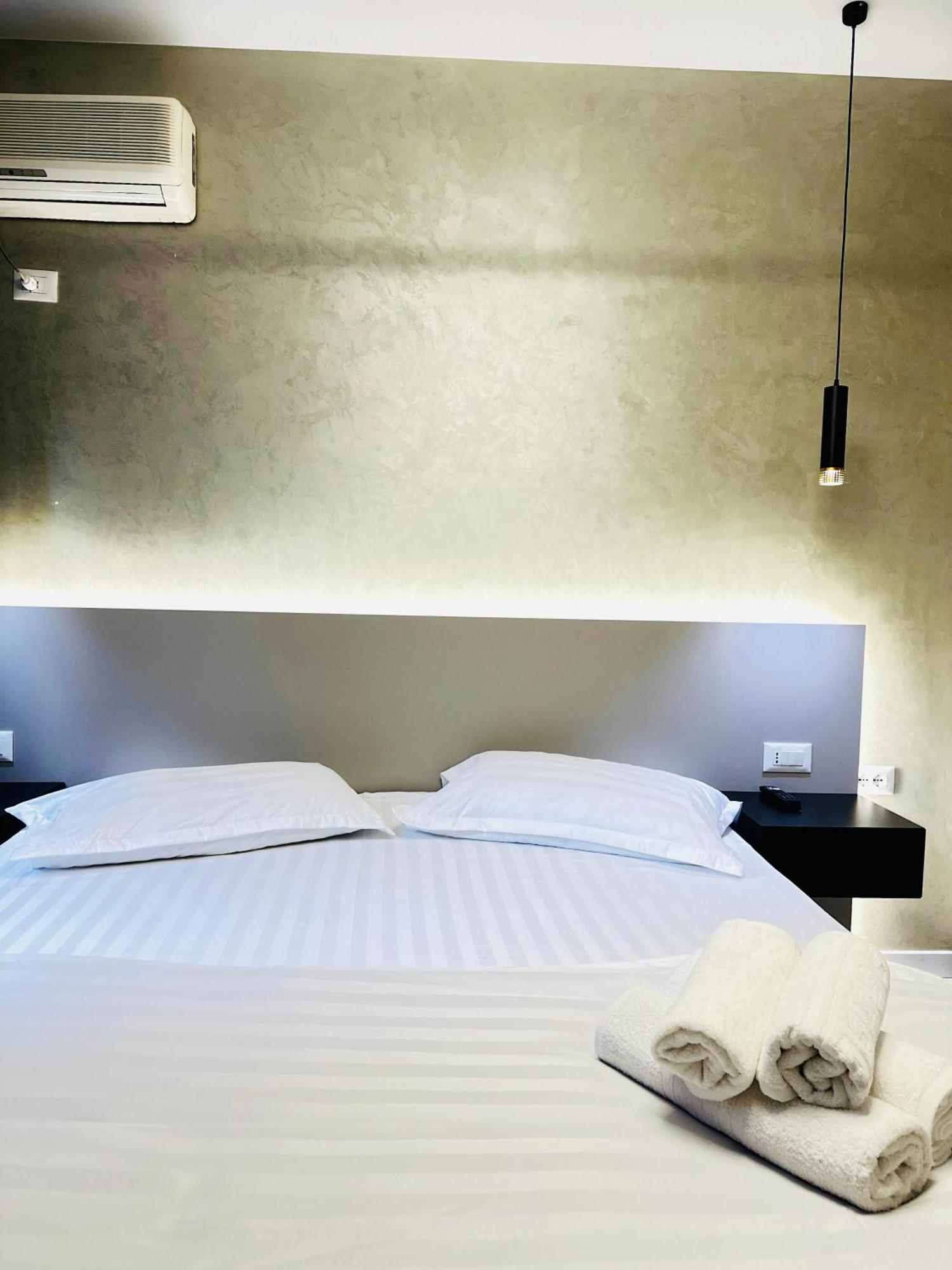 Luxurious Central Stay - Self Check-In Tirana Zewnętrze zdjęcie